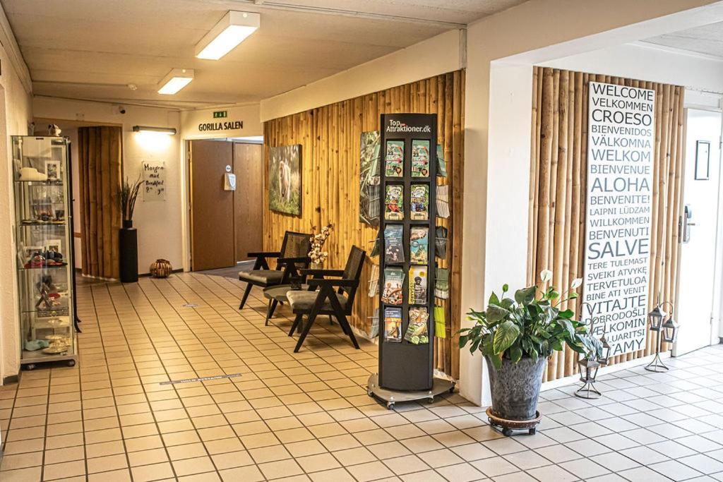 Givskud Zoo Hostel Экстерьер фото