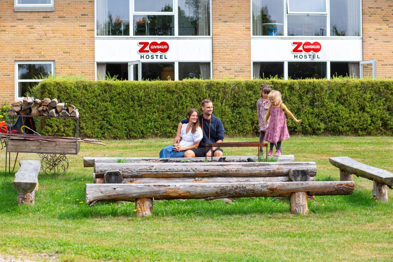 Givskud Zoo Hostel Экстерьер фото