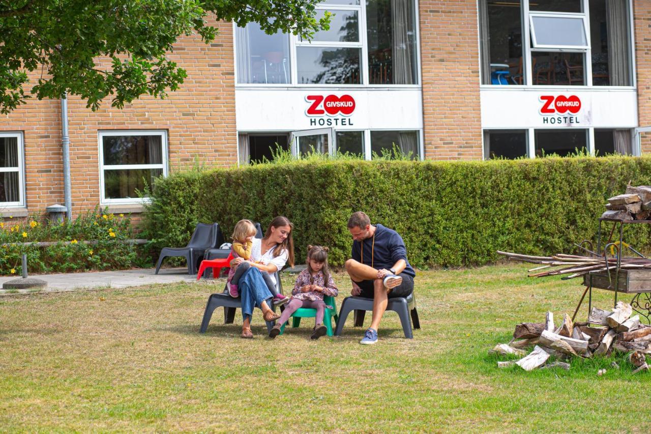 Givskud Zoo Hostel Экстерьер фото