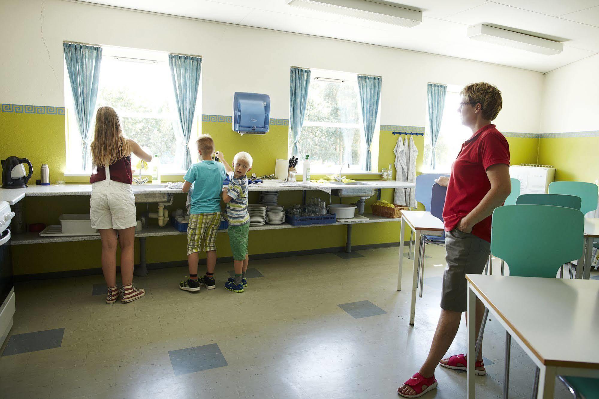 Givskud Zoo Hostel Экстерьер фото
